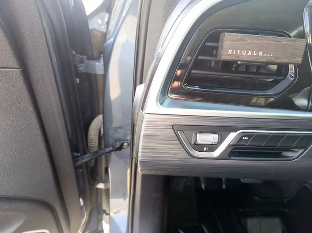 Car image 35