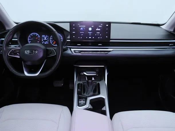 Car image 14