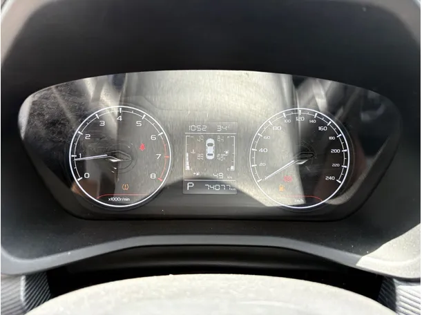 Car image 12
