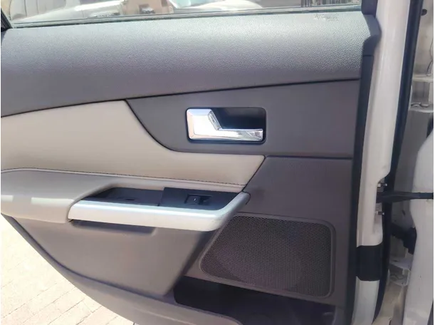 Car image 28