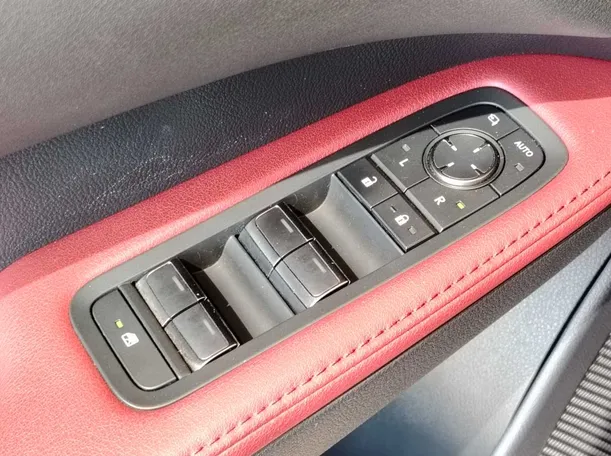 Car image 33