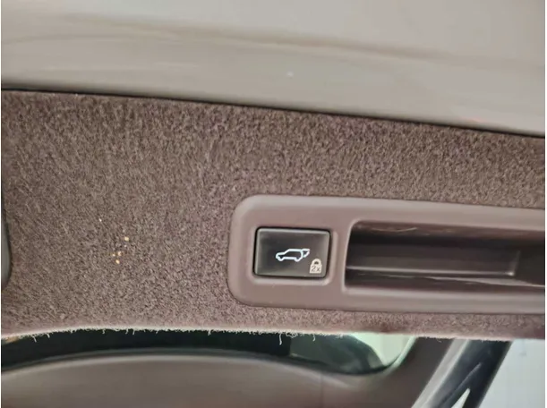 Car image 44
