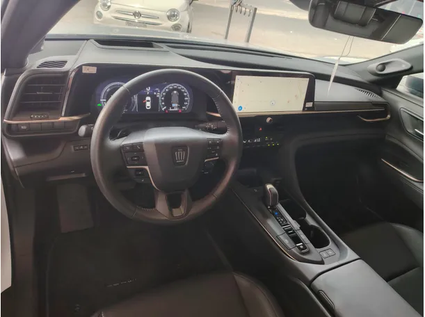 Car image 18
