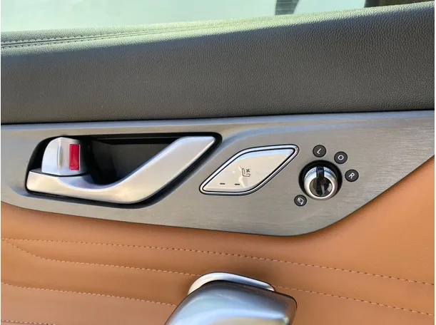 Car image 29