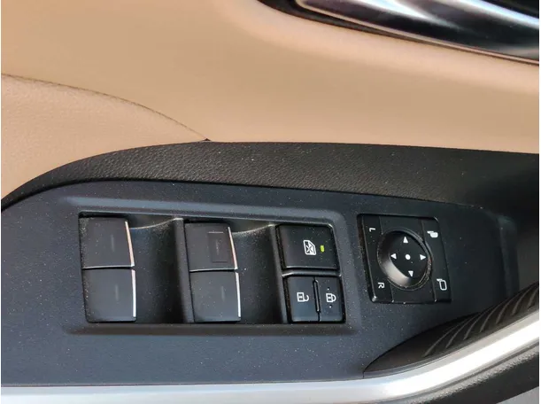 Car image 27