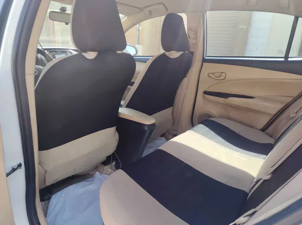 Car image 16