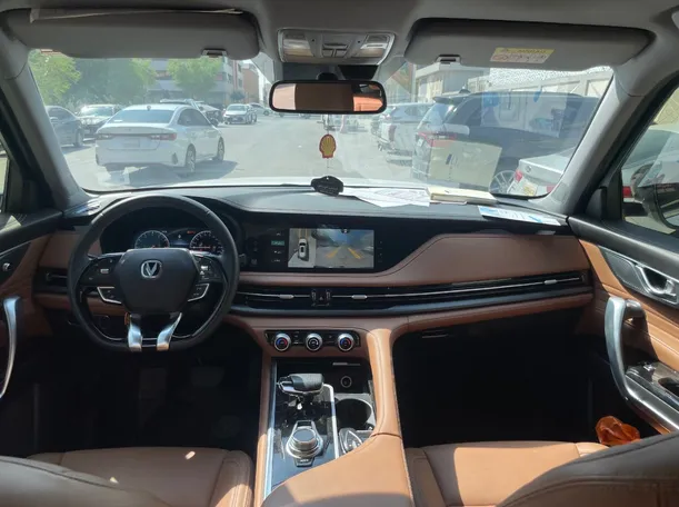 Car image 18