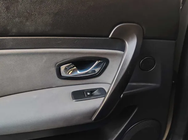 Car image 24
