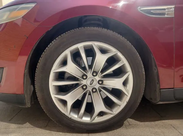 Car image 9