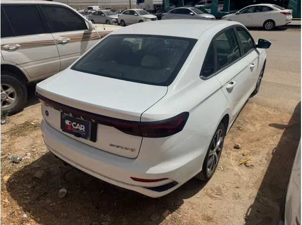 Car image 4