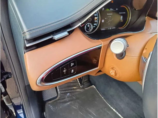 Car image 32