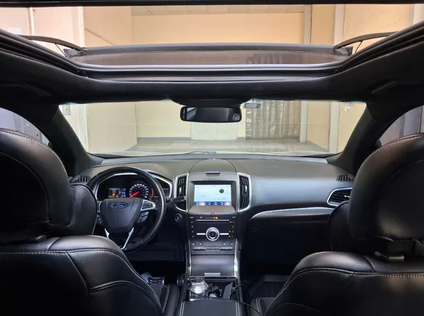 Car image 14