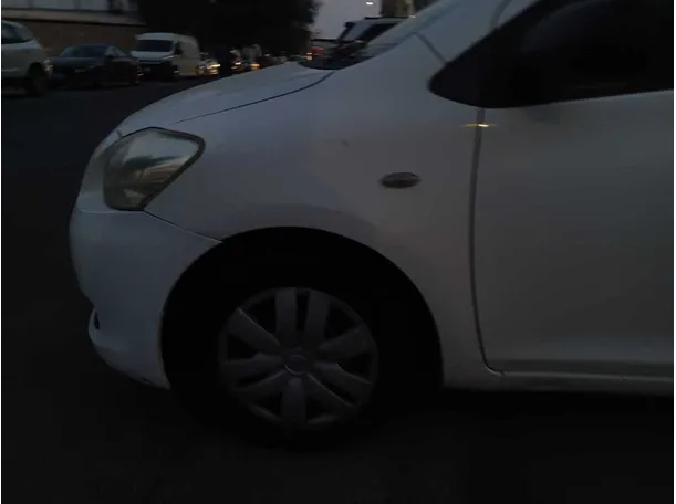 Car image 9
