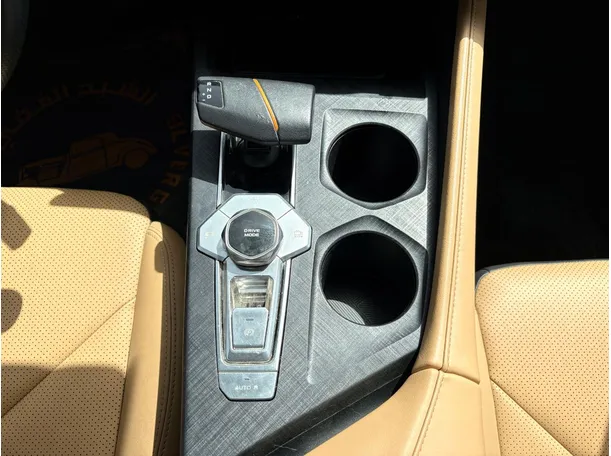 Car image 19