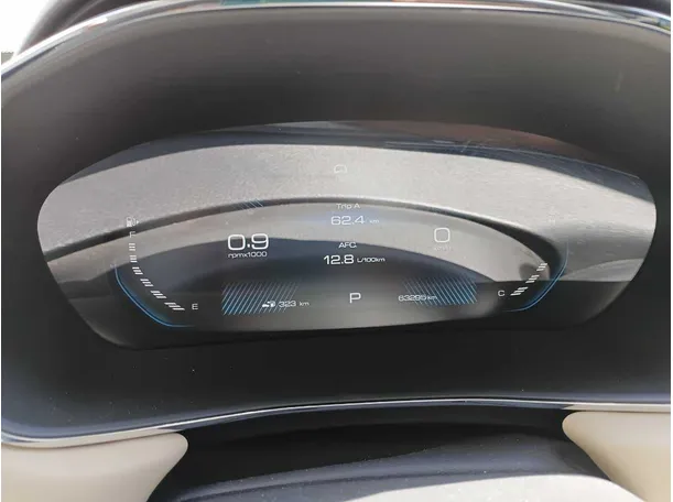 Car image 19