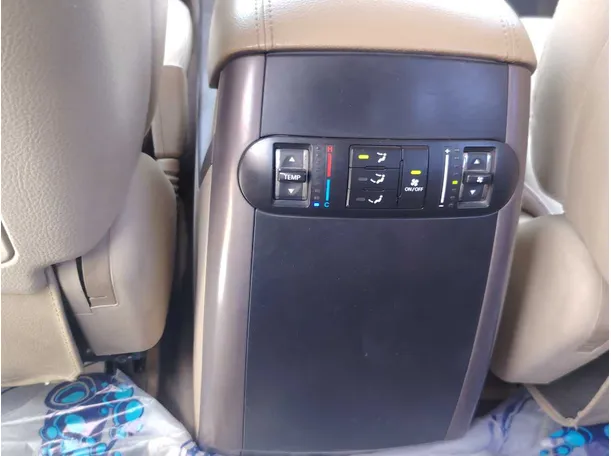 Car image 27