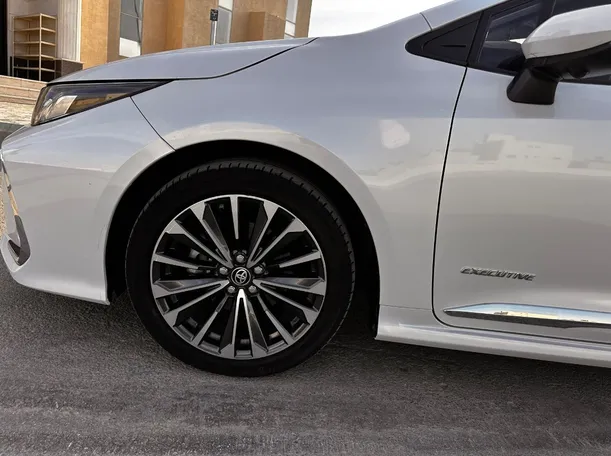 Car image 9