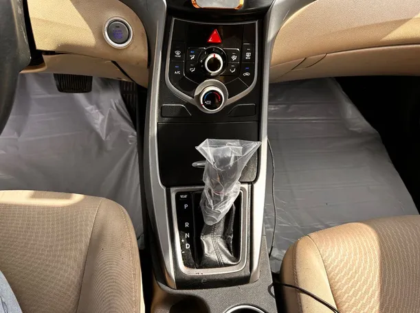 Car image 16