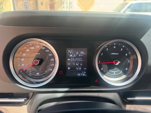 Car image 18