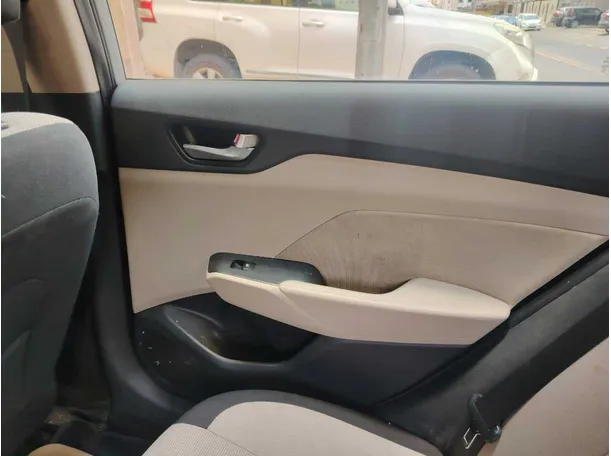 Car image 33