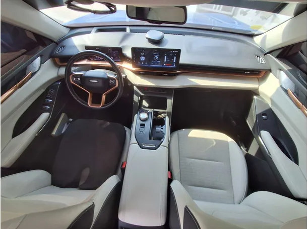Car image 16