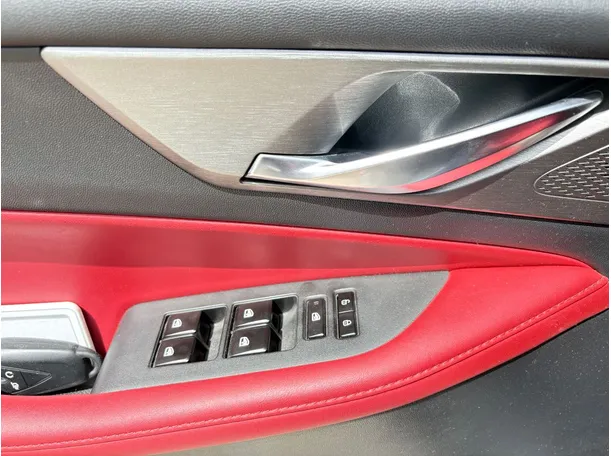 Car image 26