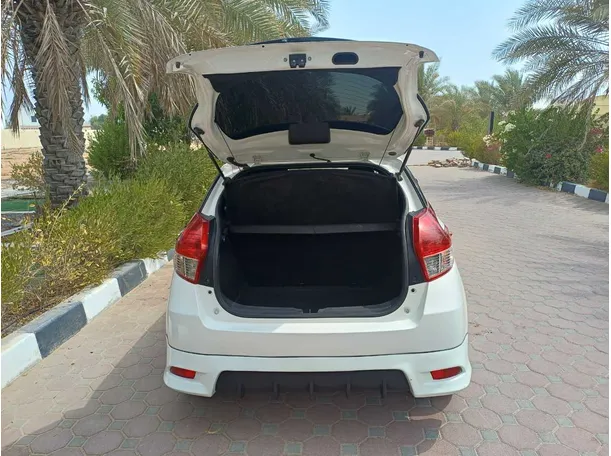 Car image 19