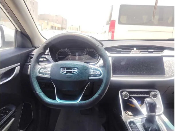 Car image 19