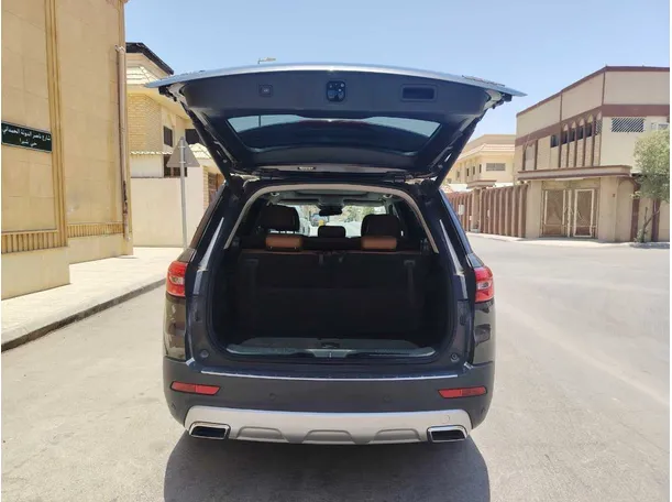 Car image 26