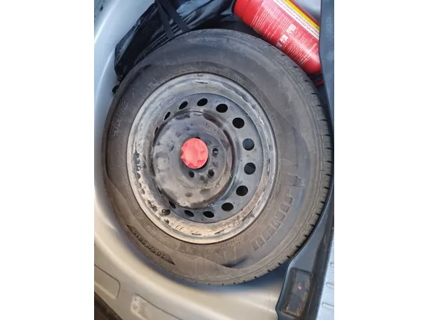 Car image 22