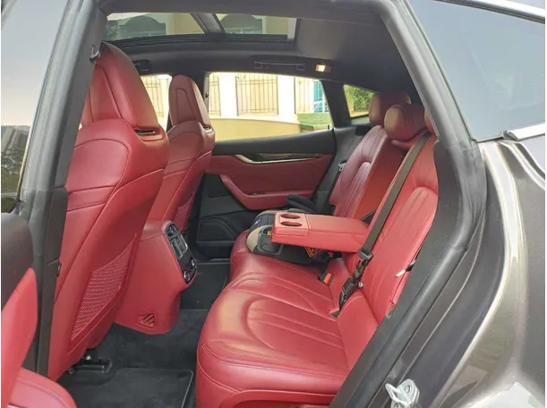 Car image 13