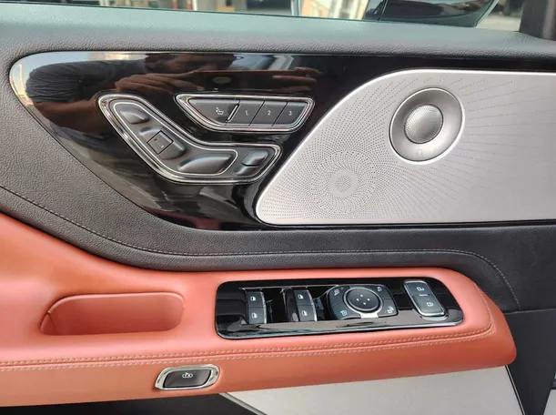 Car image 42