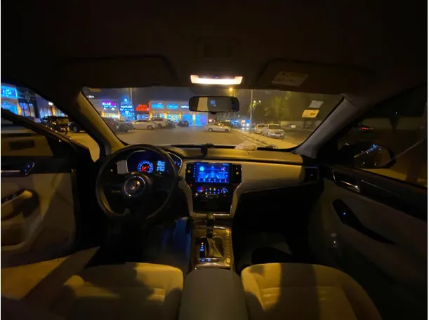 Car image 14