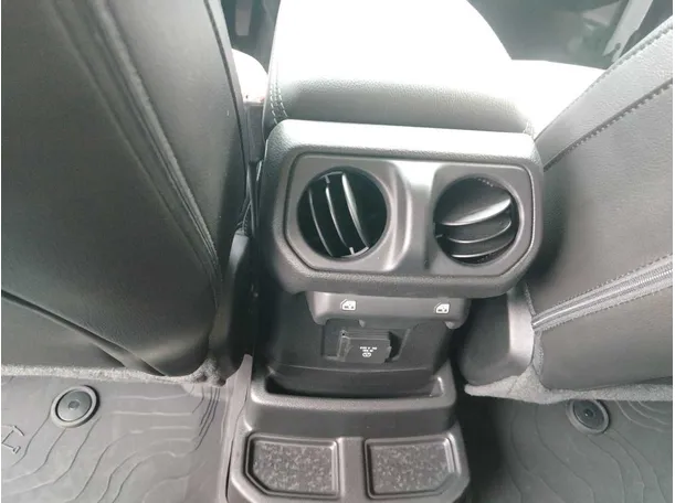 Car image 40