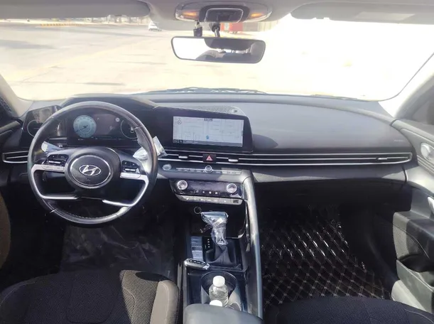 Car image 16