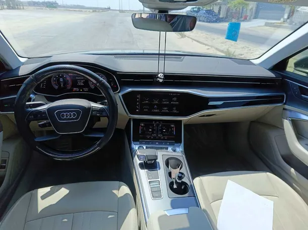 Car image 19