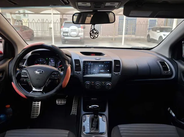 Car image 15