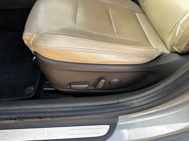 Car image 25
