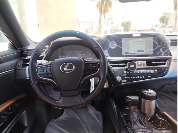 Car image 22