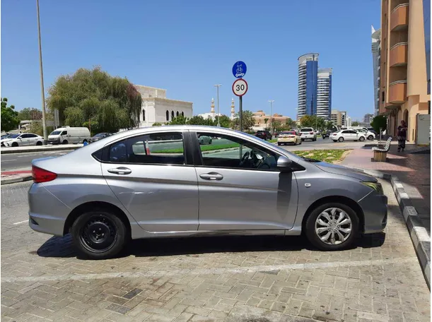 Car image 8