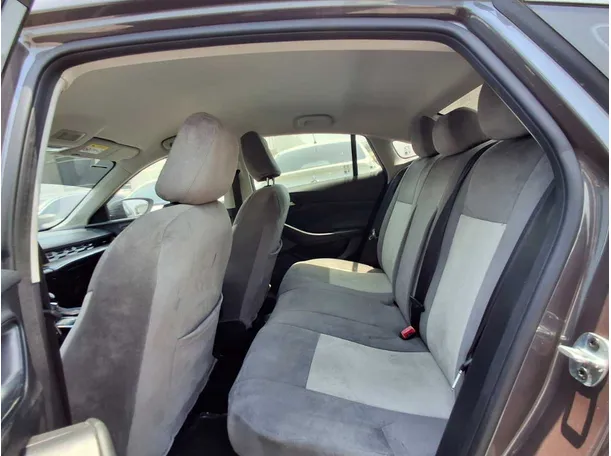 Car image 13