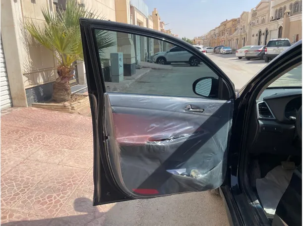 Car image 10