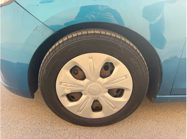 Car image 9