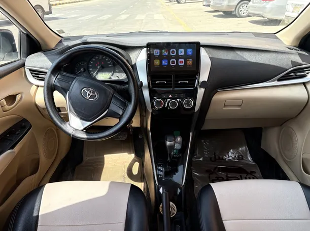 Car image 18