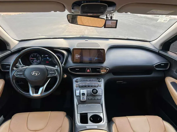 Car image 16