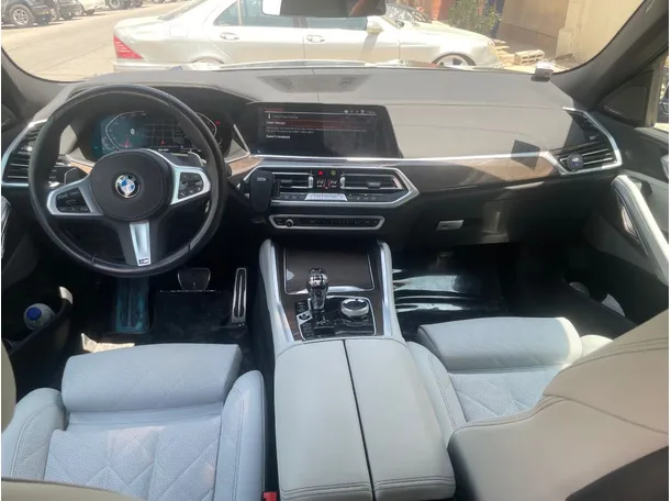Car image 17