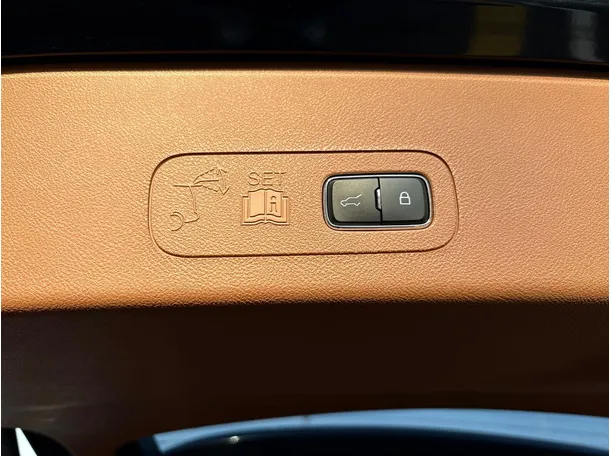Car image 32