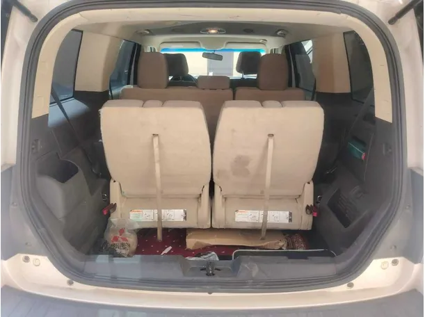 Car image 30