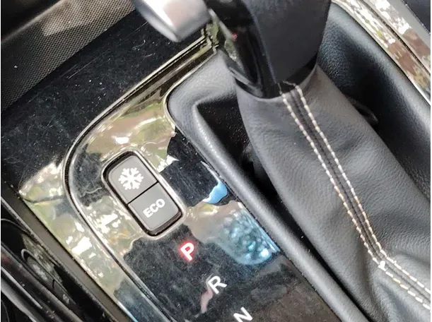 Car image 30