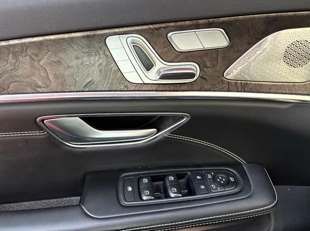 Car image 22